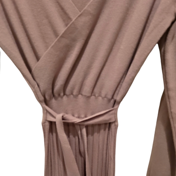 Long Sleeve V- Neck Knit Dress with knit pleats style skirt. Size Medium - Picture 5 of 7